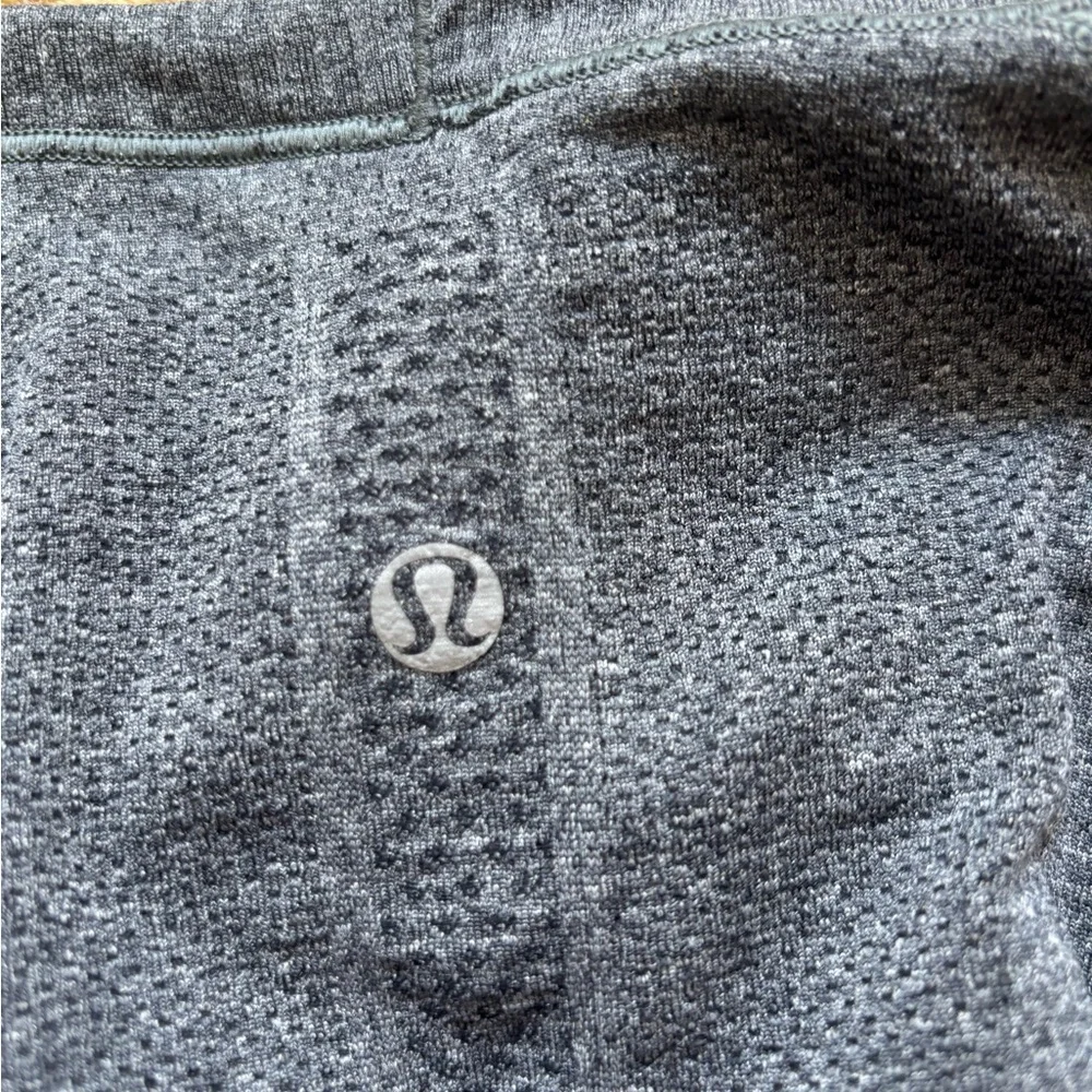 Long Sleeve Lululemon Grey Swiftlie - Picture 2 of 2